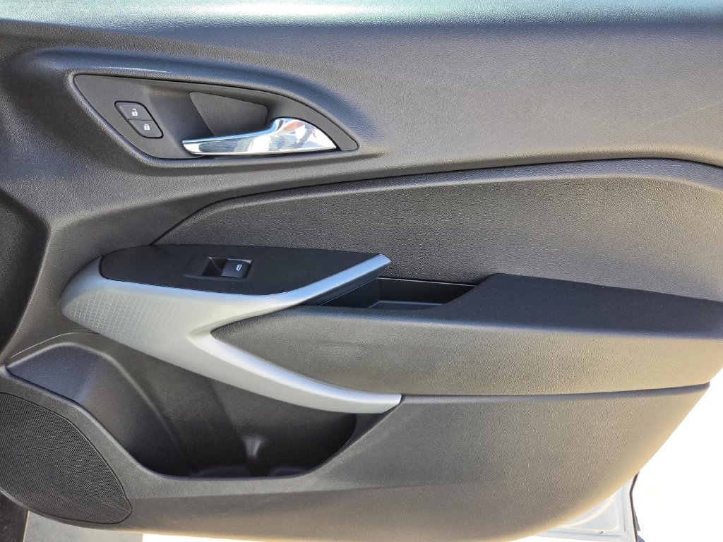 Used 2025 White Chevrolet 1RS image 7