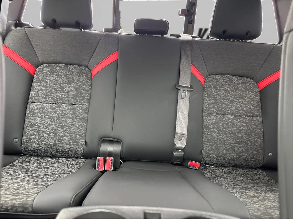 Used 2023 Red Chevrolet Z71 image 18