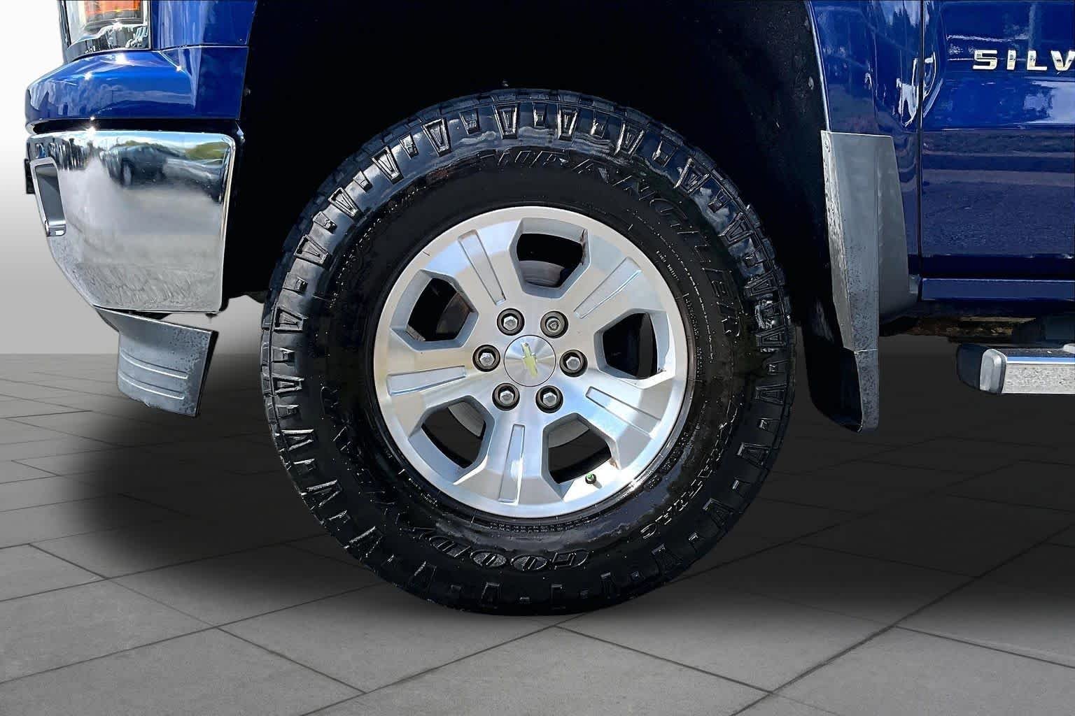 Used 2014 Blue Topaz Metallic Chevrolet LT image 10