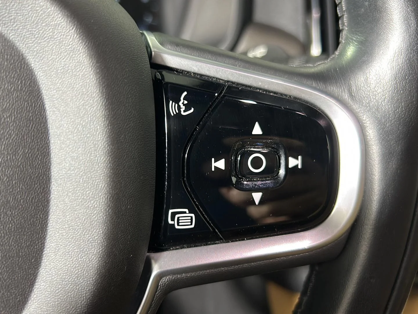 Used 2019 Denim Blue Metallic Volvo T5 image 24