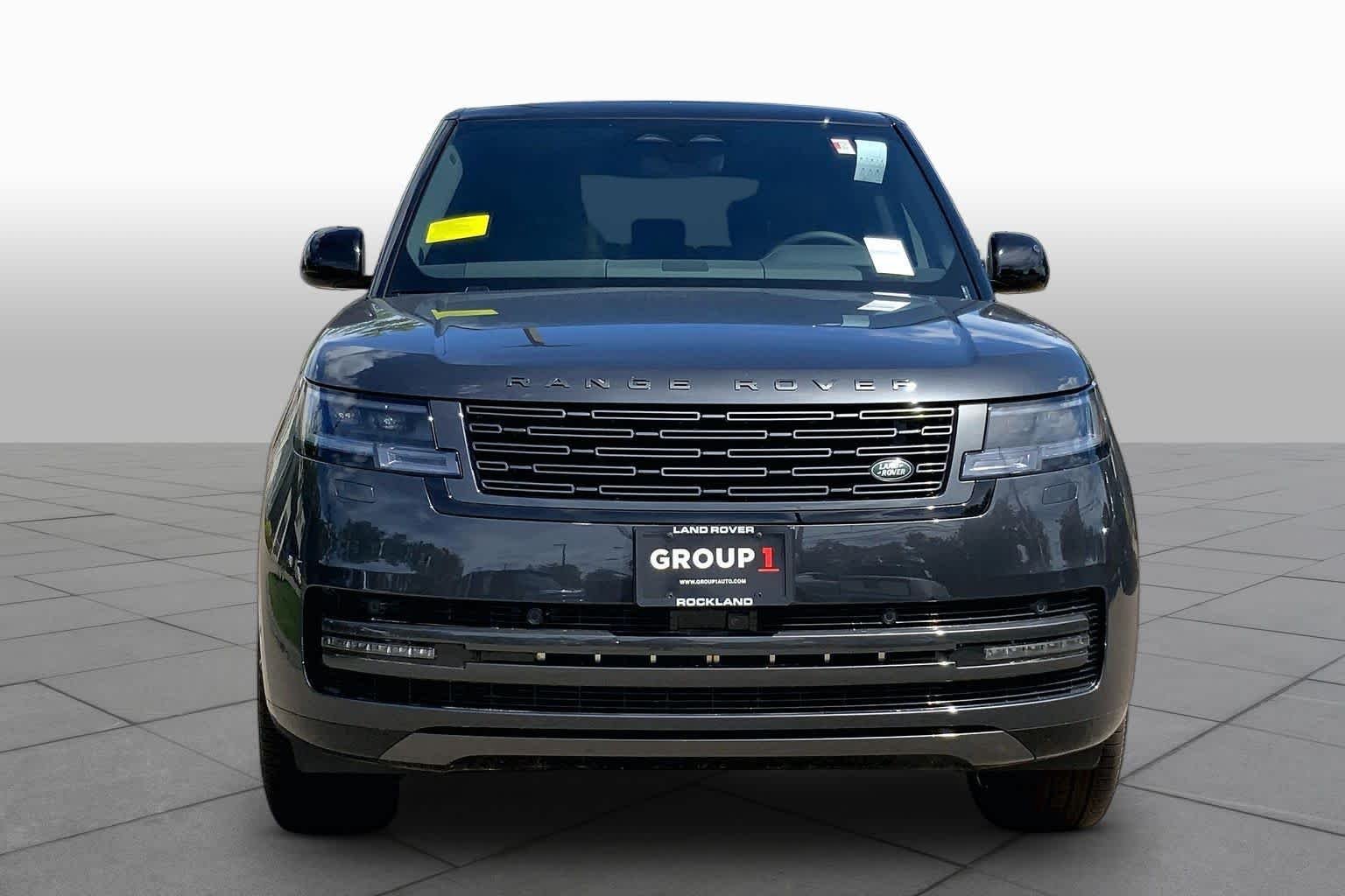 New 2026 Carpathian Grey LAND ROVER SE image 2