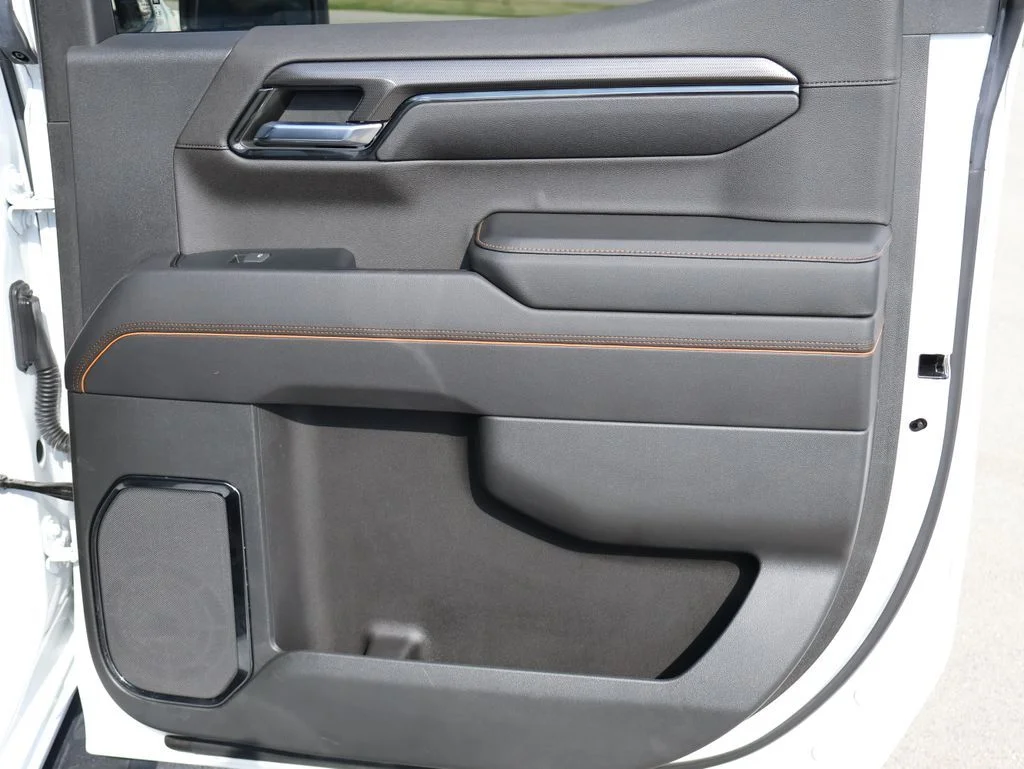Used 2023 White GMC AT4 image 17