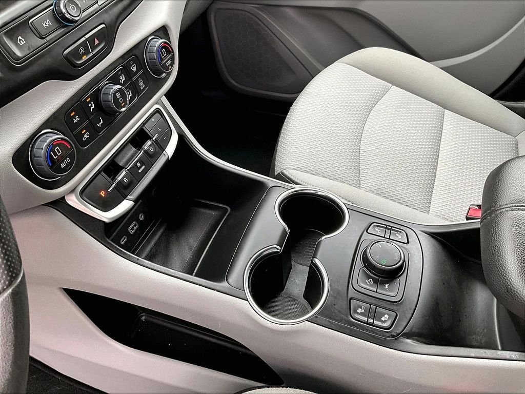 Used 2023 White GMC SLE image 20