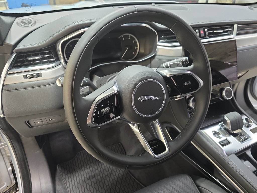 2023 Jaguar F-Pace S - Photo 17