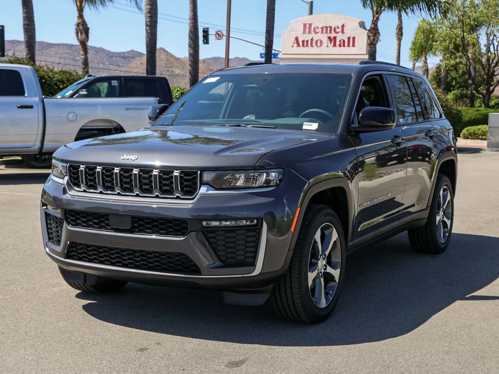 New 2026 Baltic Gray Metallic Clear-Coat Exterior Paint Jeep Limited image 7