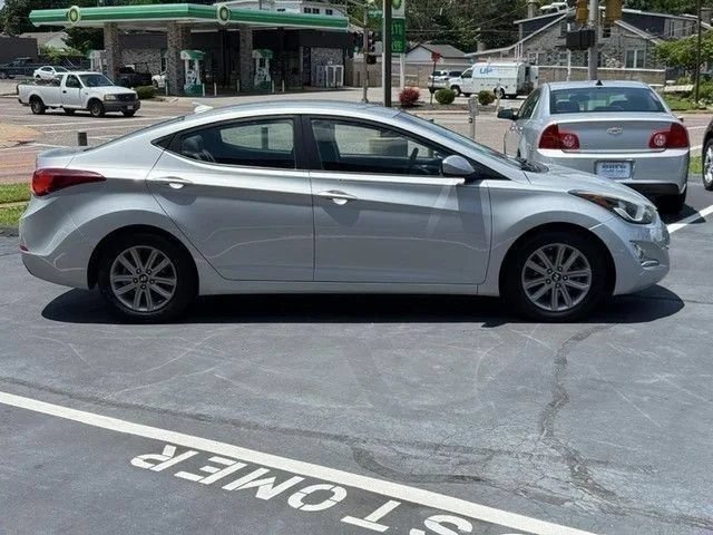 Used 2014 Hyundai Elantra SE with VIN 5NPDH4AE1EH490017 for sale in St. Louis, MO