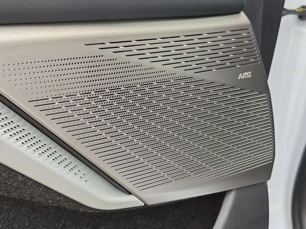 2027 Cadillac OPTIQ Luxury - Photo 23