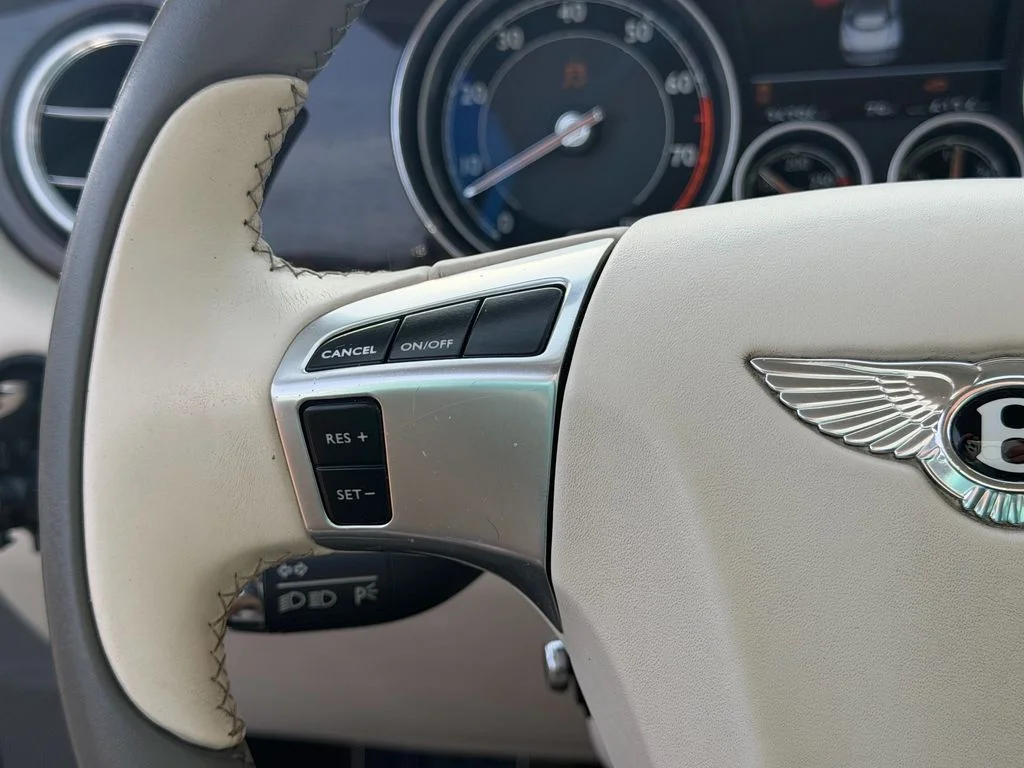 Used 2013 Silverlake Metallic Bentley GT V8 Convertible image 20