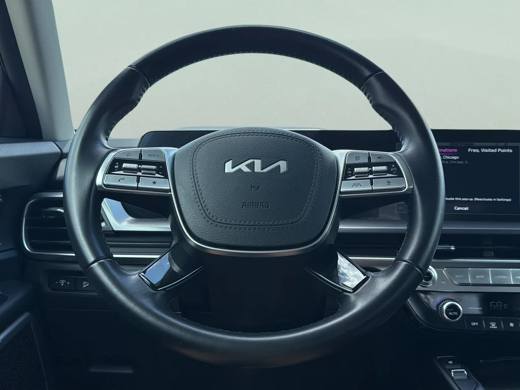 Used 2025 Ebony Black Kia S image 27