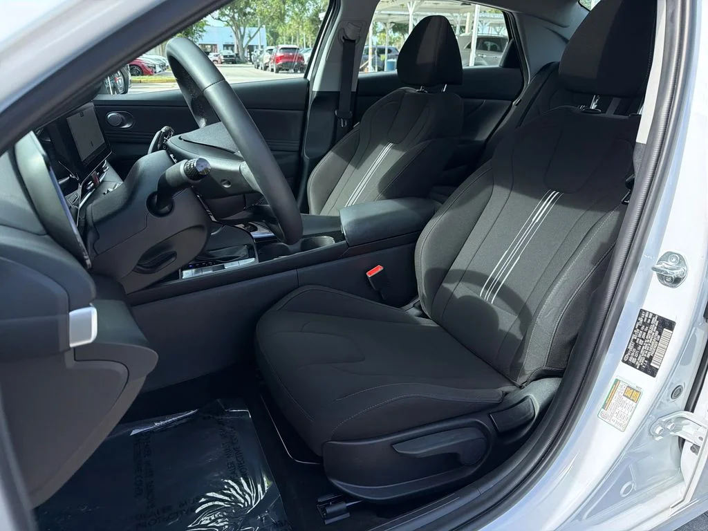 Used 2024 White Hyundai SEL image 30