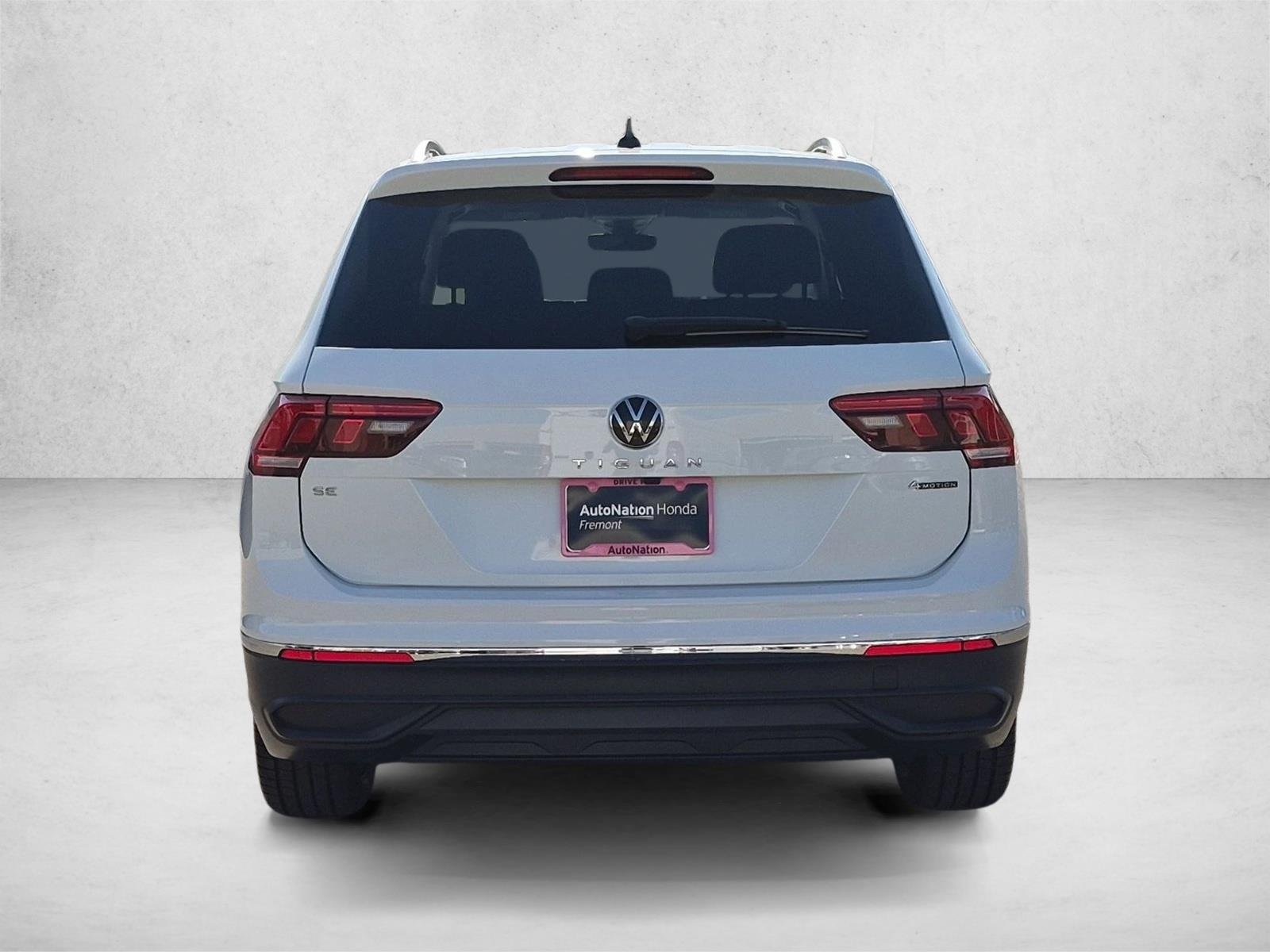 Used 2024 White Volkswagen SE image 7