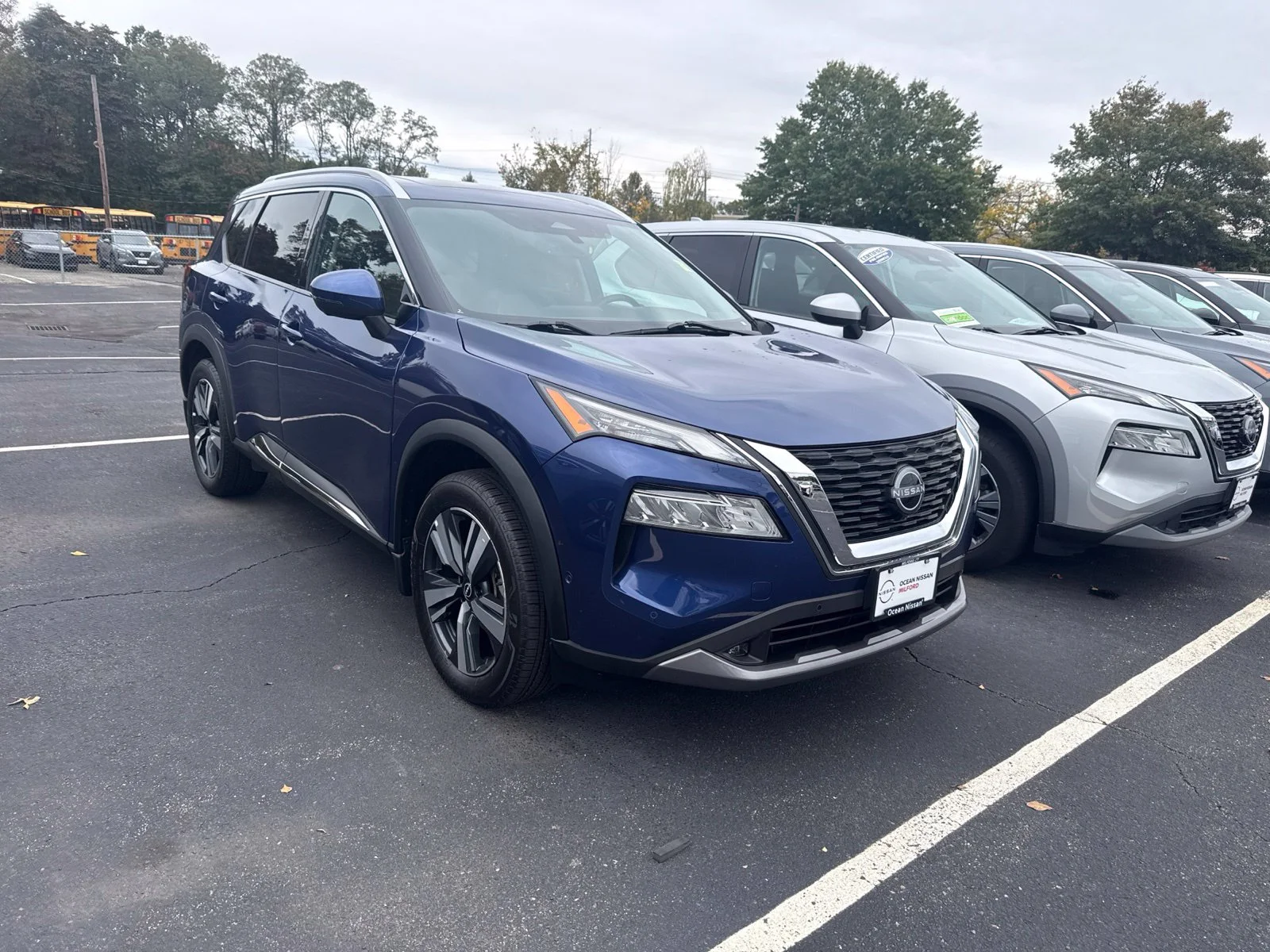 Certified Used 2022 Caspian Blue Metallic Nissan SL image 4