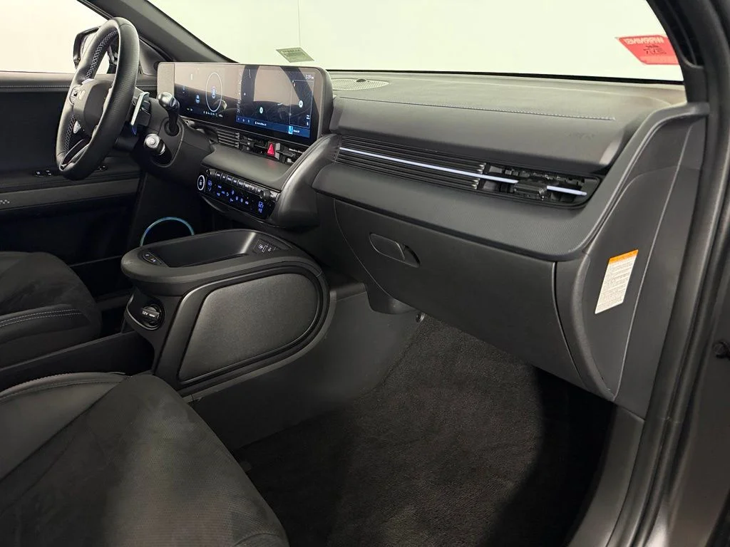 Used 2025 Gray Hyundai Base image 15