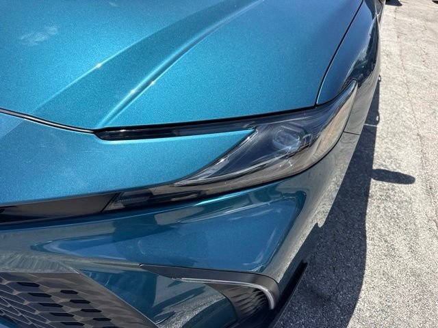 Used 2025  Toyota SE image 9