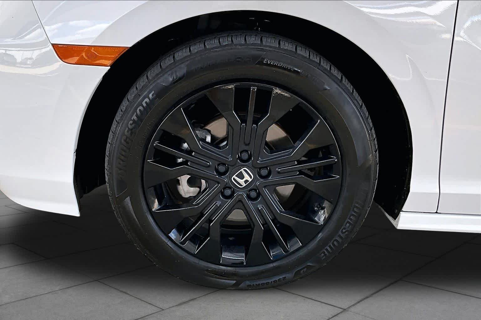 Used 2025 Platinum White Pearl Honda Sport-L image 11