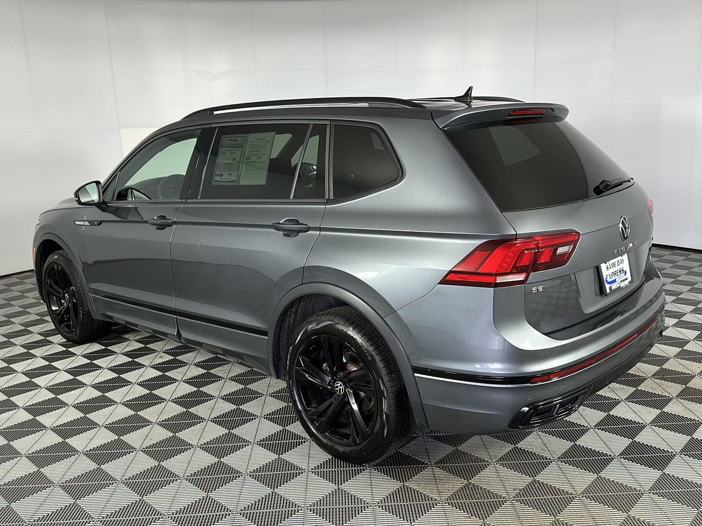 Used 2024 Platinum Gray Metallic Volkswagen SE R-Line Black image 4