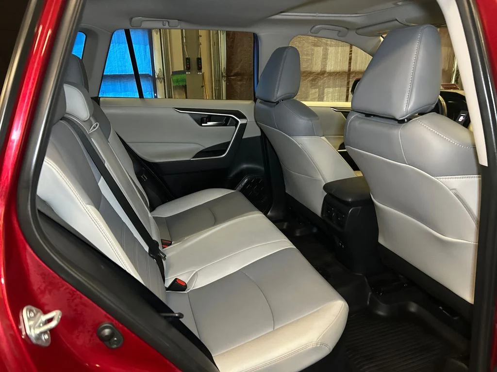 Used 2021 Pearl Toyota XLE Premium image 18