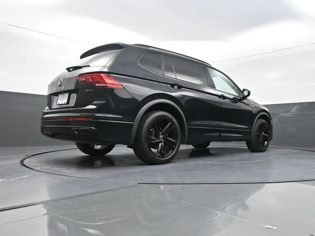 Used 2024 Black Volkswagen 2.0T SE R-Line Black image 27
