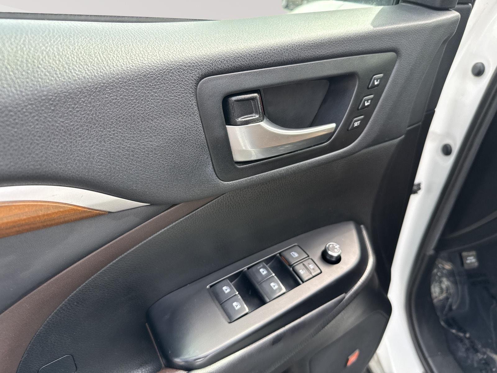 Used 2019 Blizzard Pearl Toyota Limited Platinum image 19