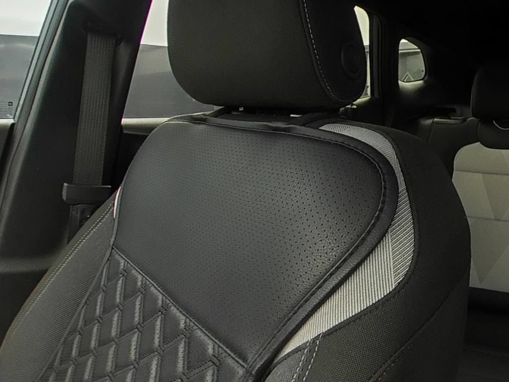 2025 Chevrolet Trax RS - Photo 9