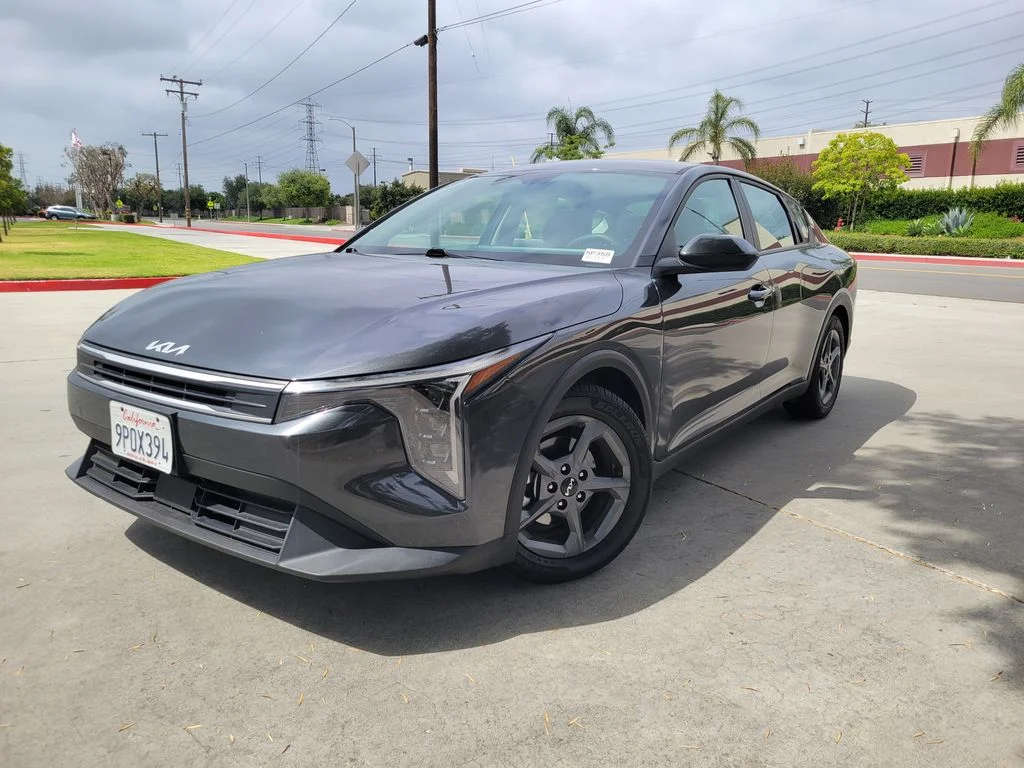 2025 Kia K4 LXS AT's photo