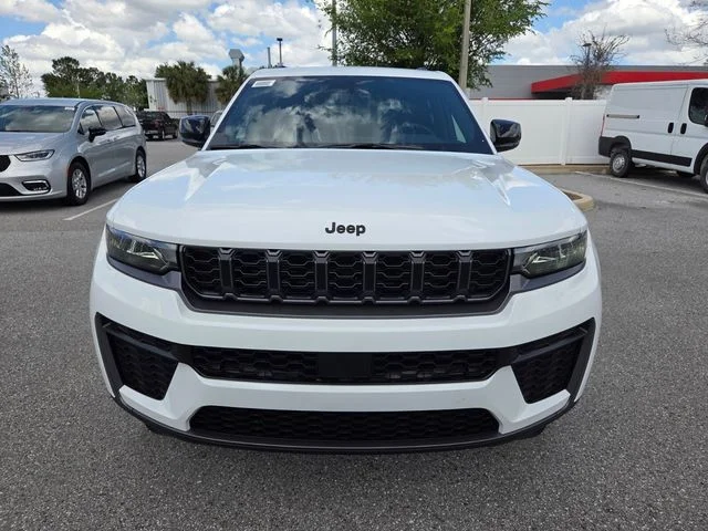 New 2026 Bright White Clear-Coat Exterior Paint Jeep Altitude image 17