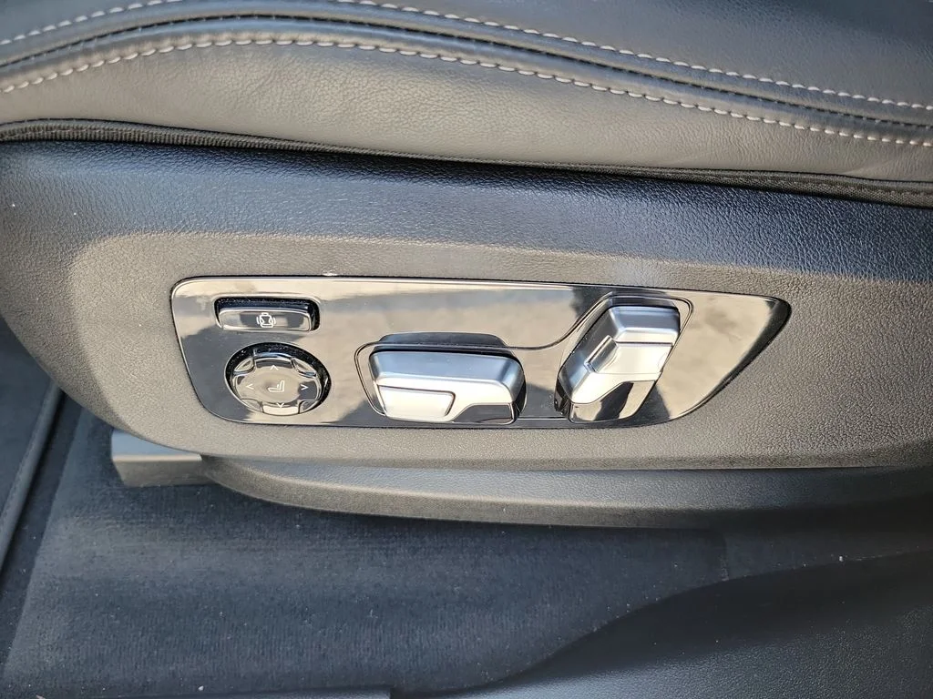 Used 2026 Gray BMW xDrive40i image 22