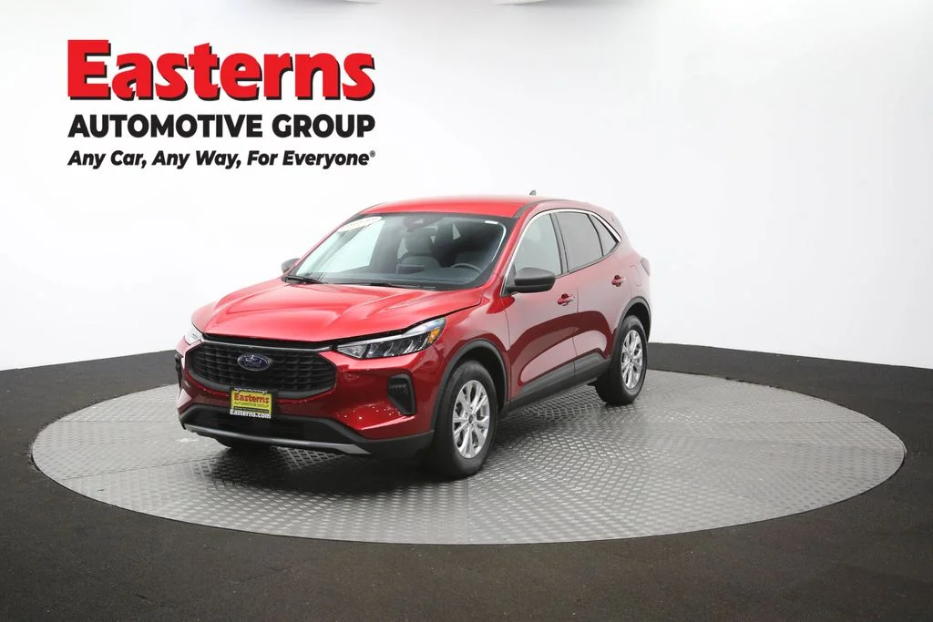 Used 2023 Red Ford Active image 55