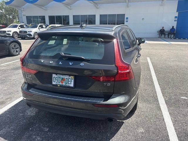 Used 2020 Pine Gray Metallic Volvo Momentum image 5