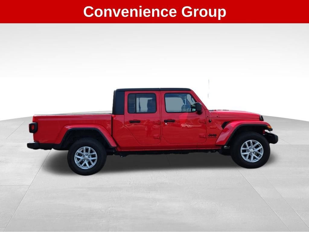 Used 2023 Red Jeep Sport S image 9