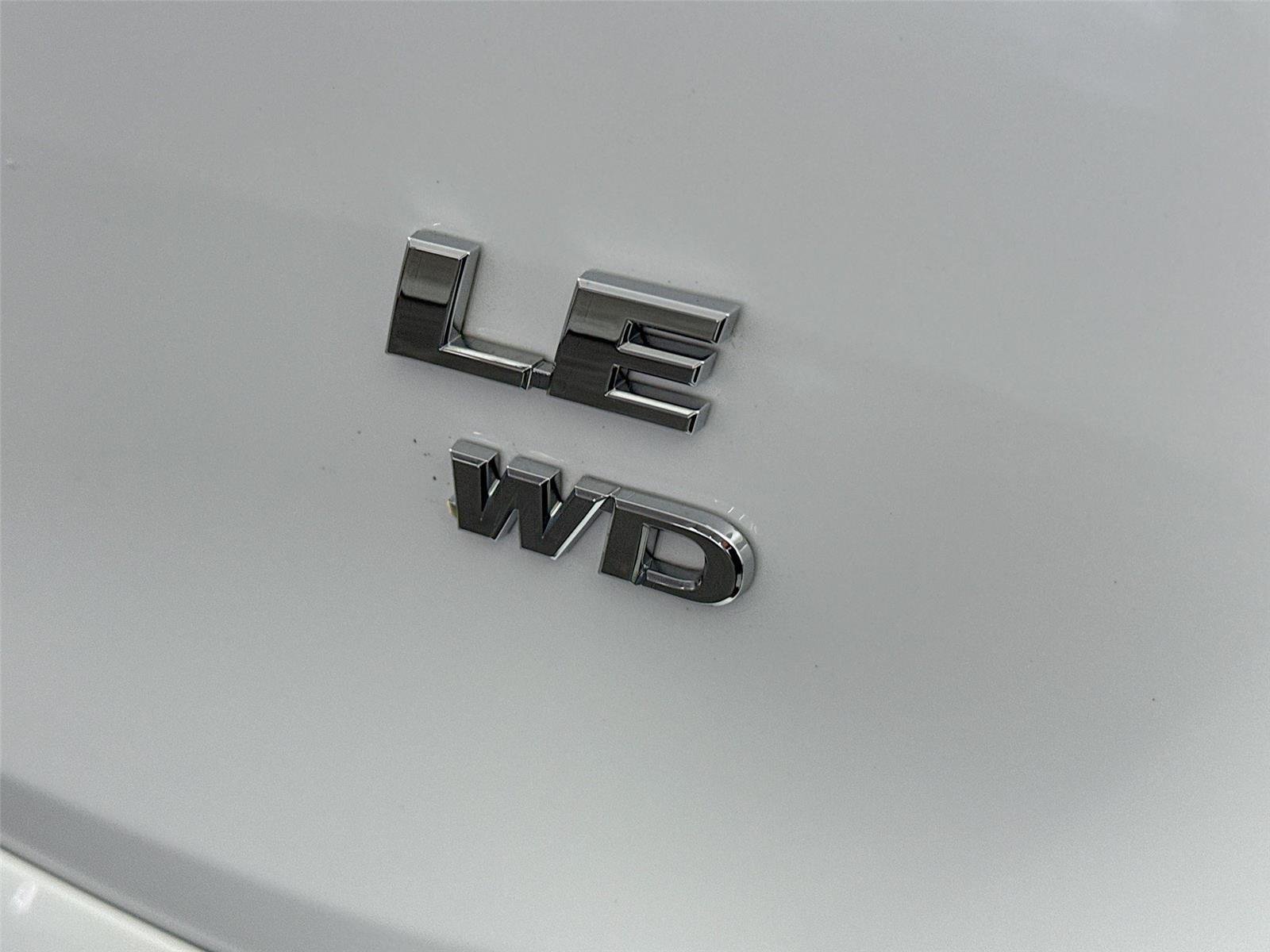 Used 2018 Super White Toyota LE image 13