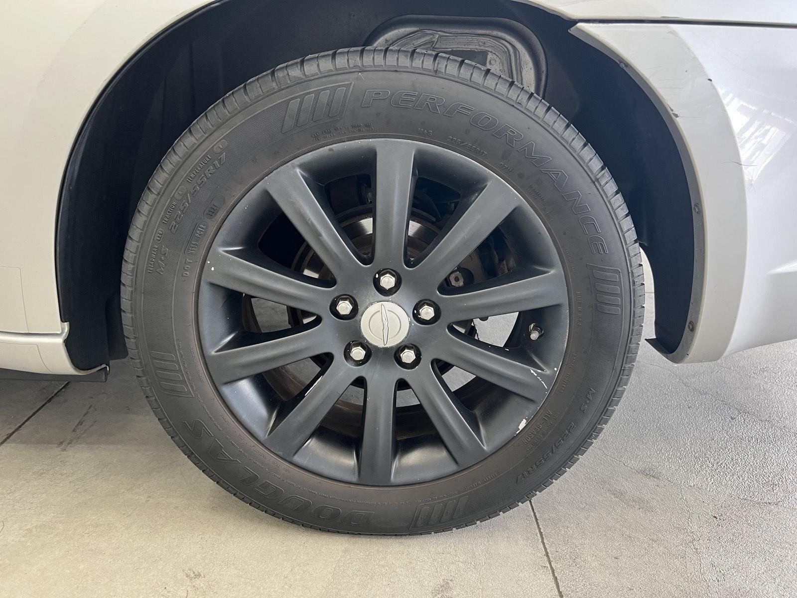 2011 Chrysler 200 Touring - Photo 10