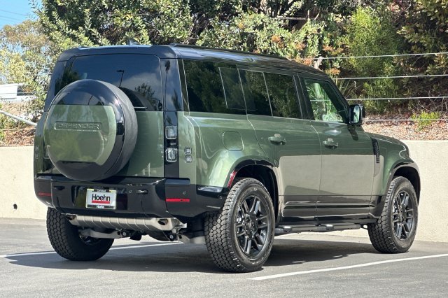 New 2026 Woolstone Green Land Rover X-Dynamic SE image 5