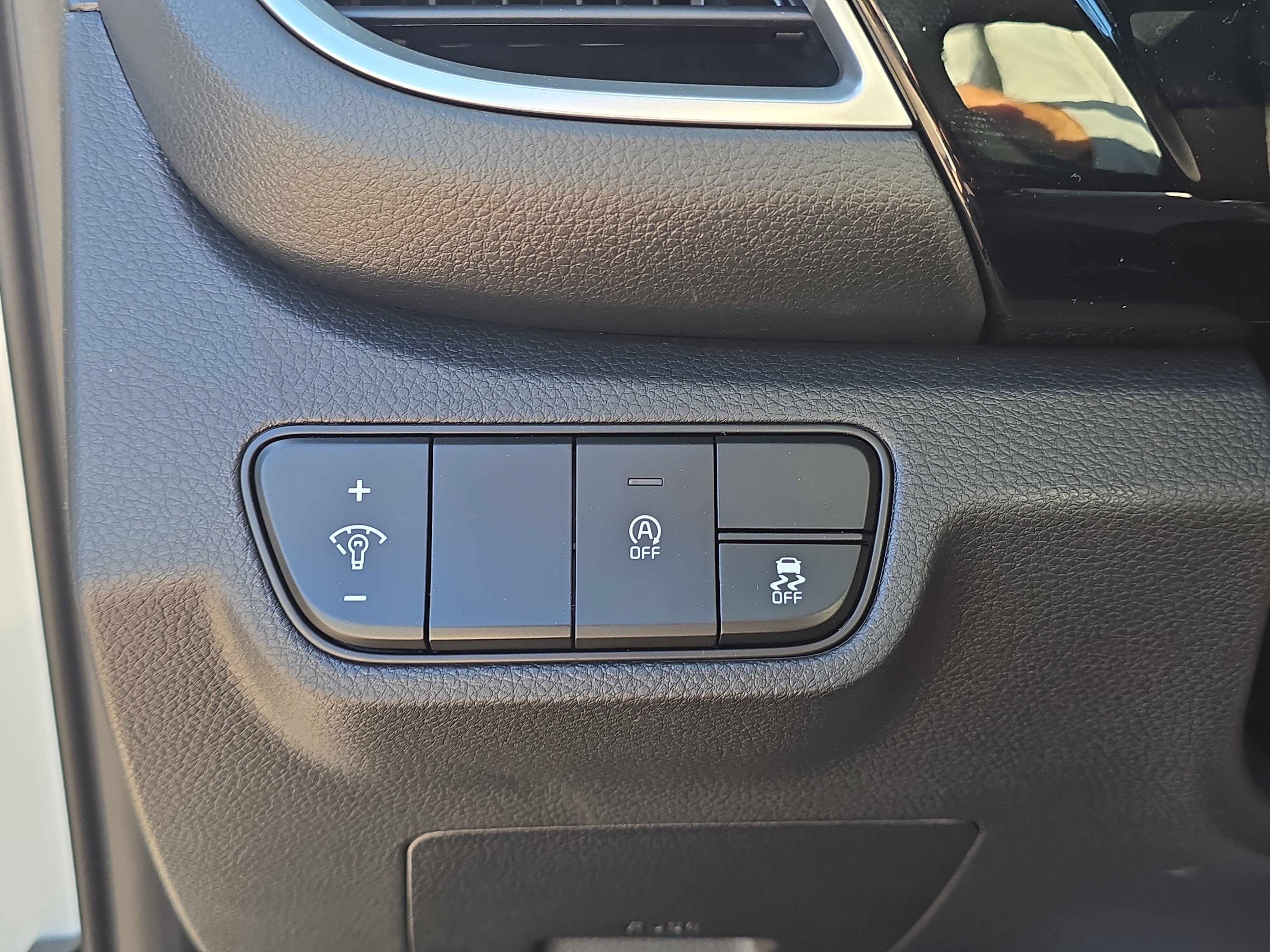New 2026 Snow White Pearl Kia S image 27