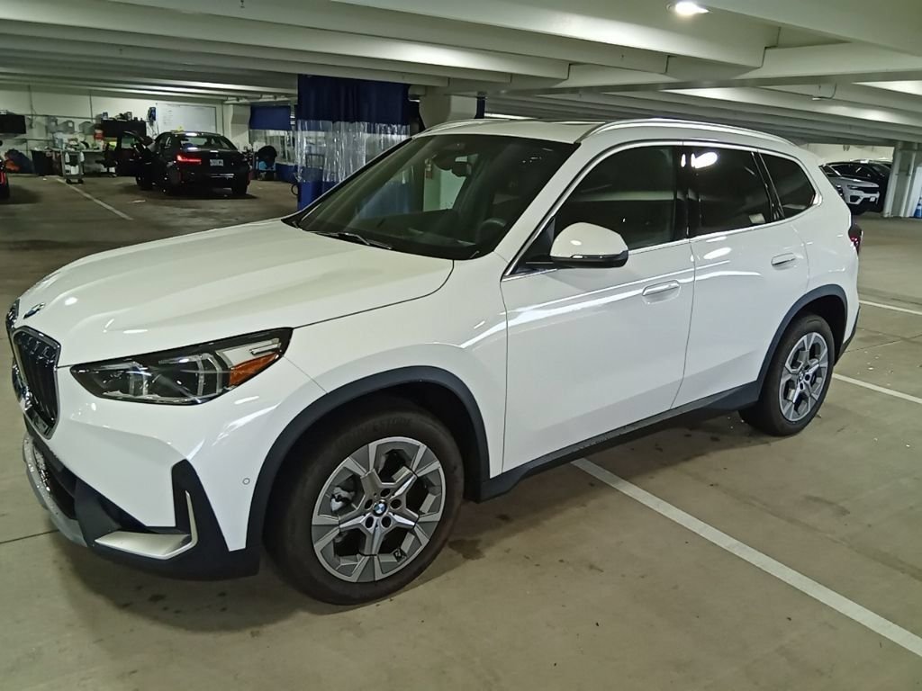 Used 2023 Alpine White BMW xDrive28i image 1