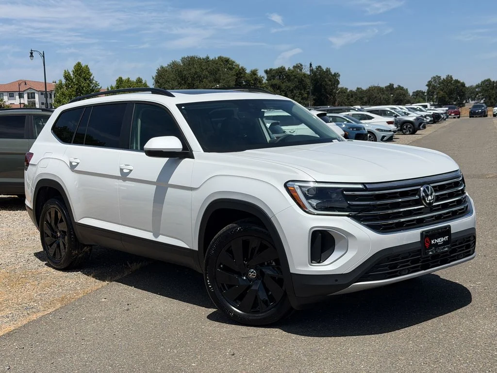 New 2026 Opal White Pearl Volkswagen SE w/Technology image 3