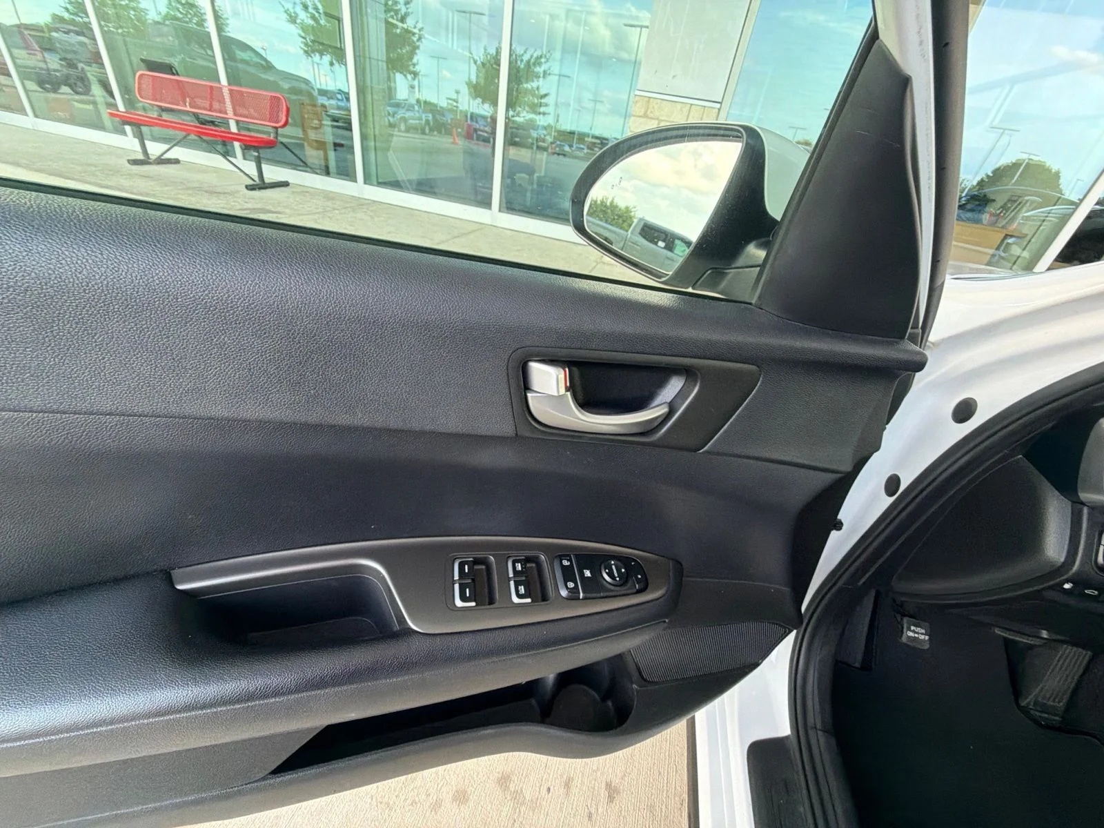Used 2019 White Kia S image 6