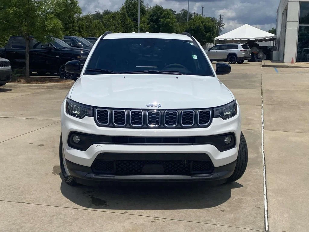 Used 2024 White Jeep Latitude image 2