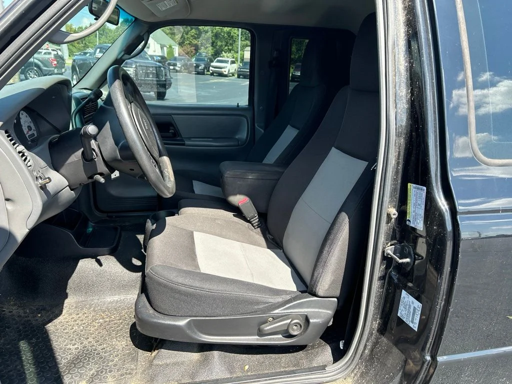 Used 2005 Black Ford  image 11
