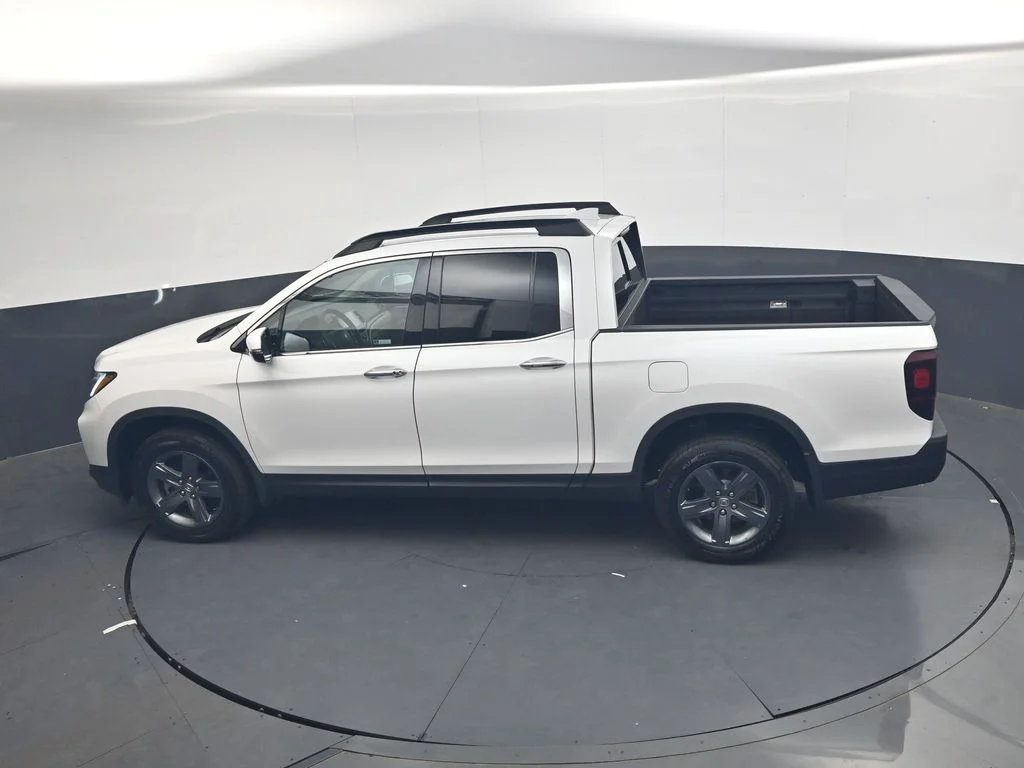 Certified Used 2023 Platinum White Pearl Honda RTL-E image 24