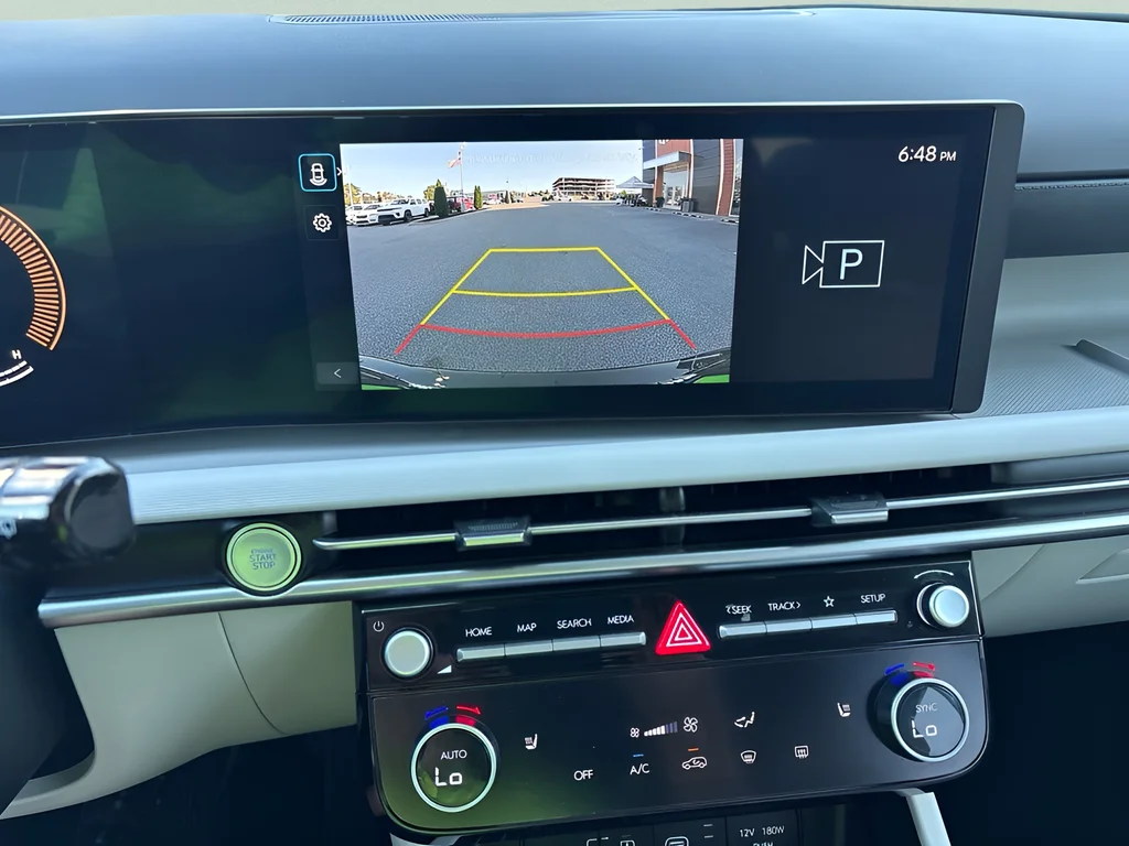 Used 2025 Green Hyundai SEL image 28