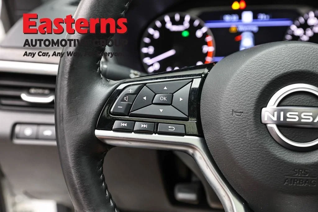 Used 2023 White Nissan 2.5 SV image 16