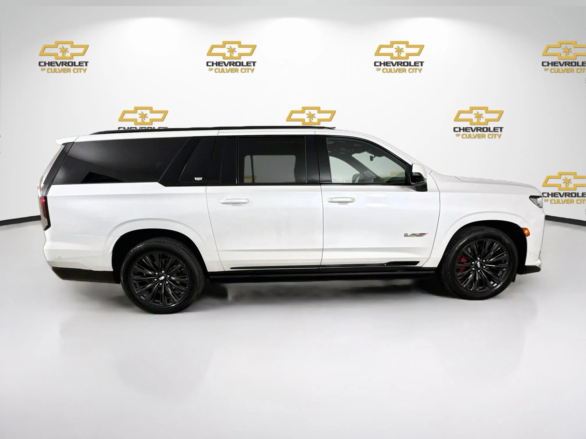 Used 2023 Crystal White Tricoat Cadillac Escalade ESV-V image 9