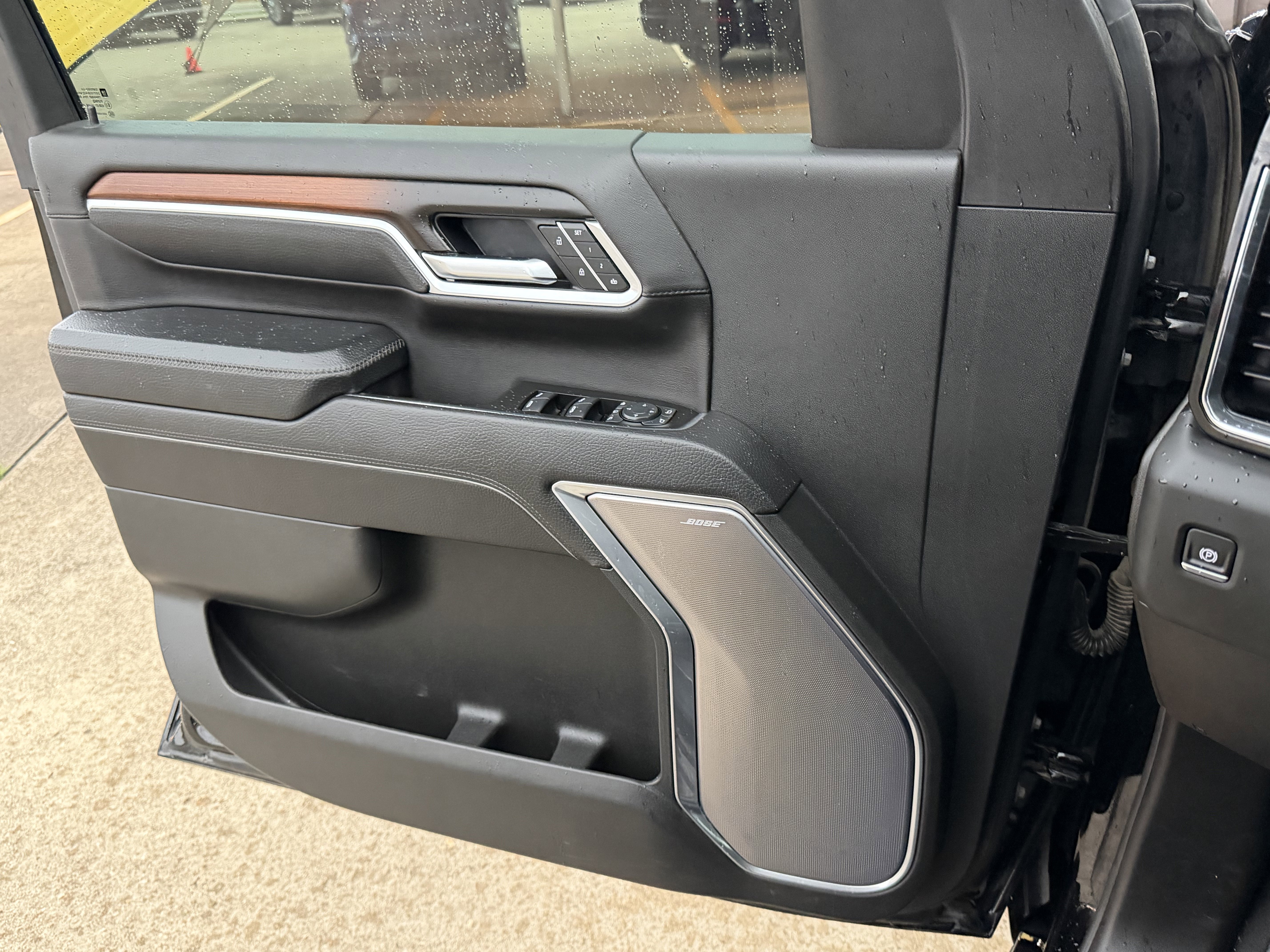 Used 2025 Onyx Black GMC Denali image 26