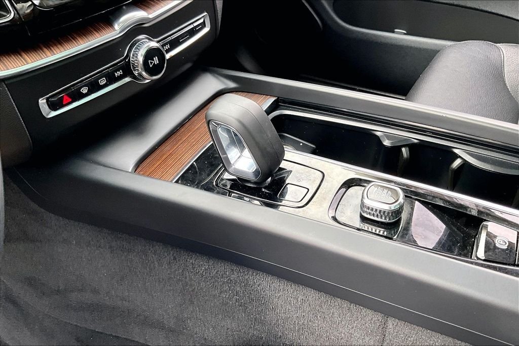 2023 Volvo XC60 Plus - Photo 12