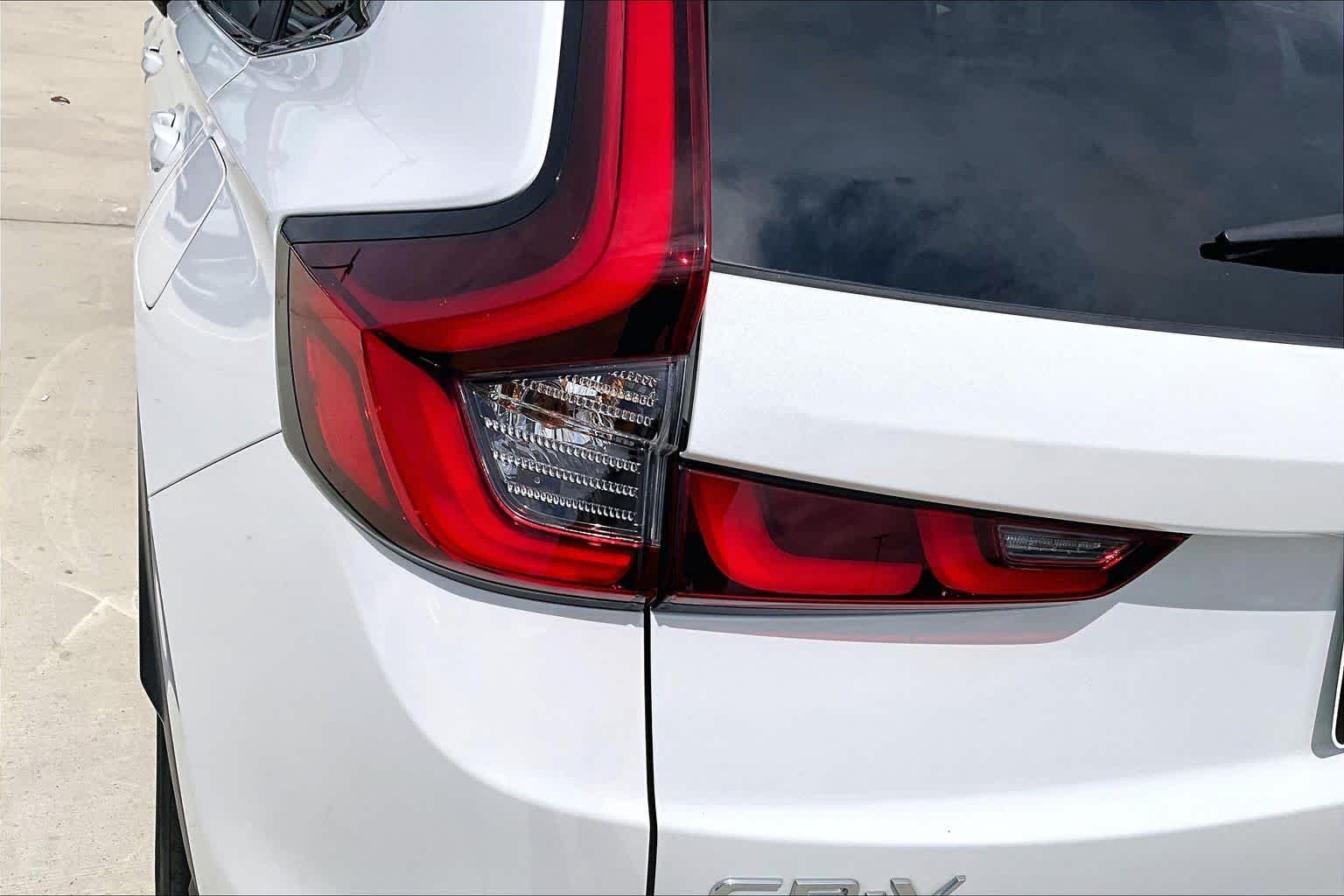 Used 2024 Platinum White Pearl Honda Sport image 28