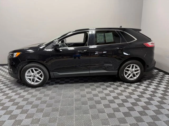 Used 2023 Black Ford SEL image 6