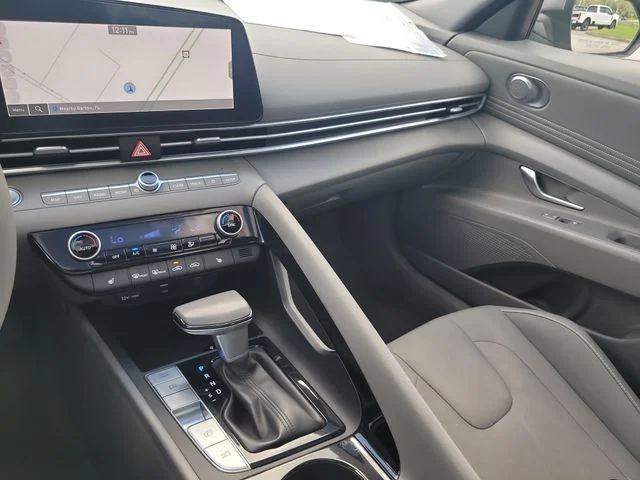 Used 2025  Hyundai SEL Convenience image 20