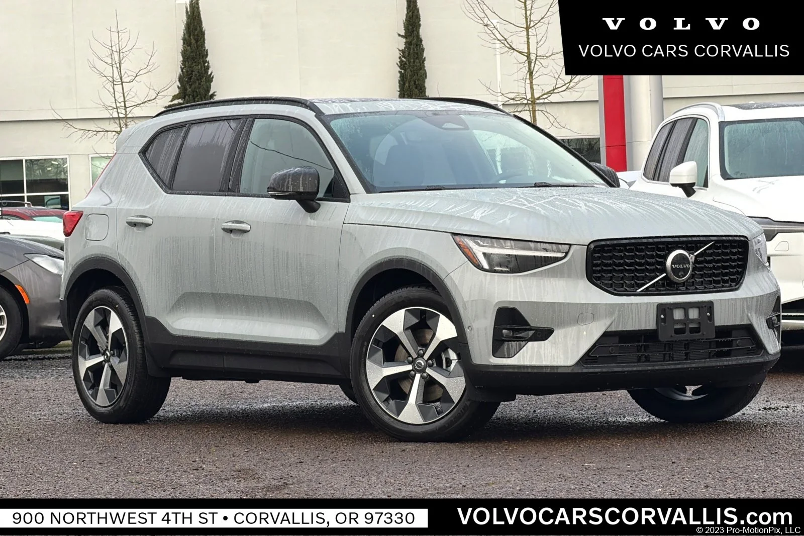 2026 Volvo XC40 B5 Plus Dark AWD's photo