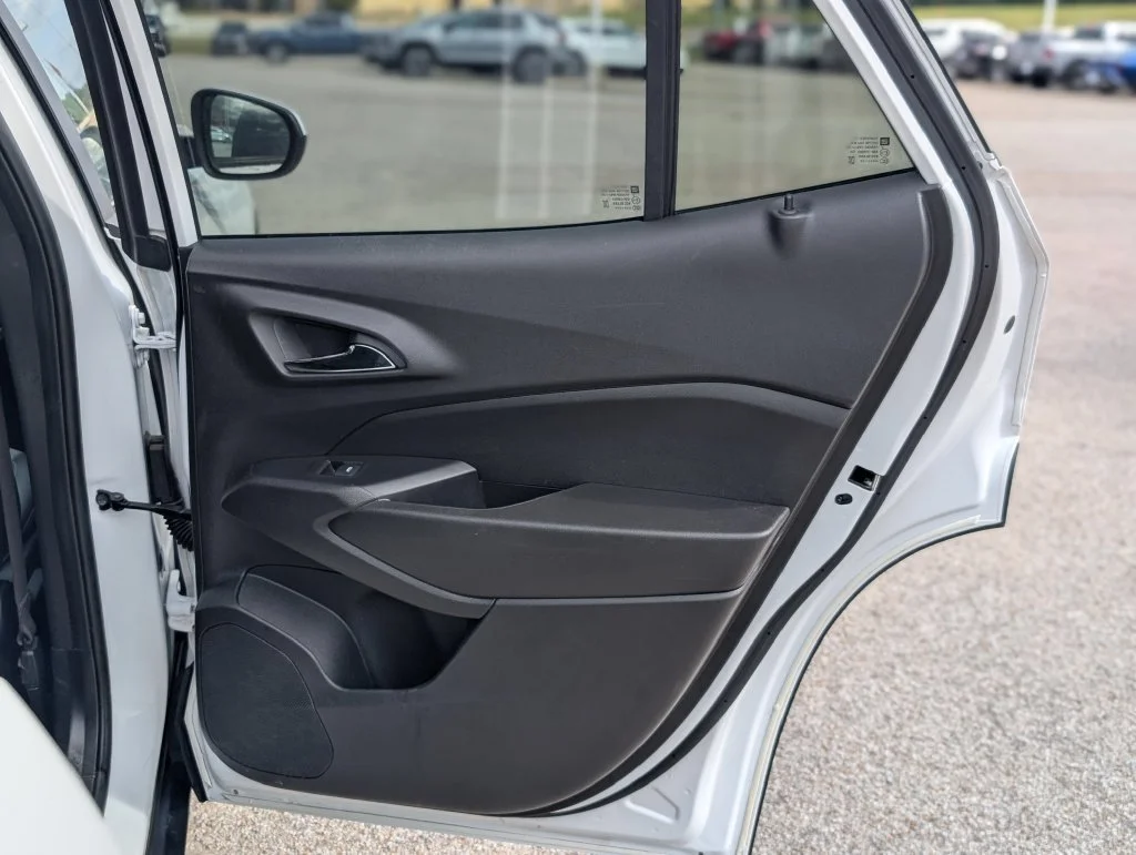 Used 2025 Summit White Chevrolet LT image 31